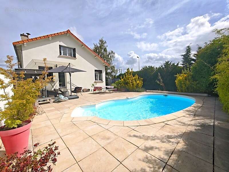 Maison familiale –Jardin, Terrasse & Piscine RIOM(63) - photo 4