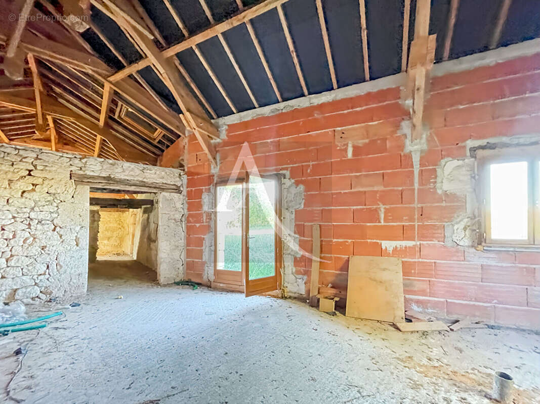 Maison à MONTAIGU-DE-QUERCY