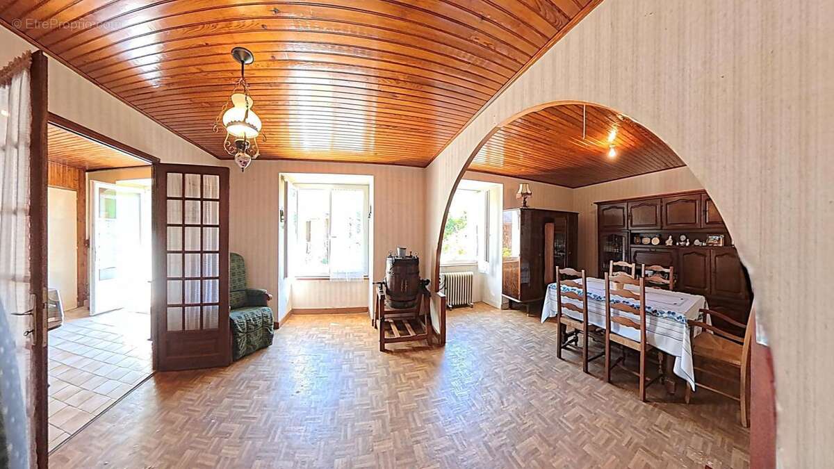 Grand corps de ferme, grande parcelle de 9800 m2 - photo 7