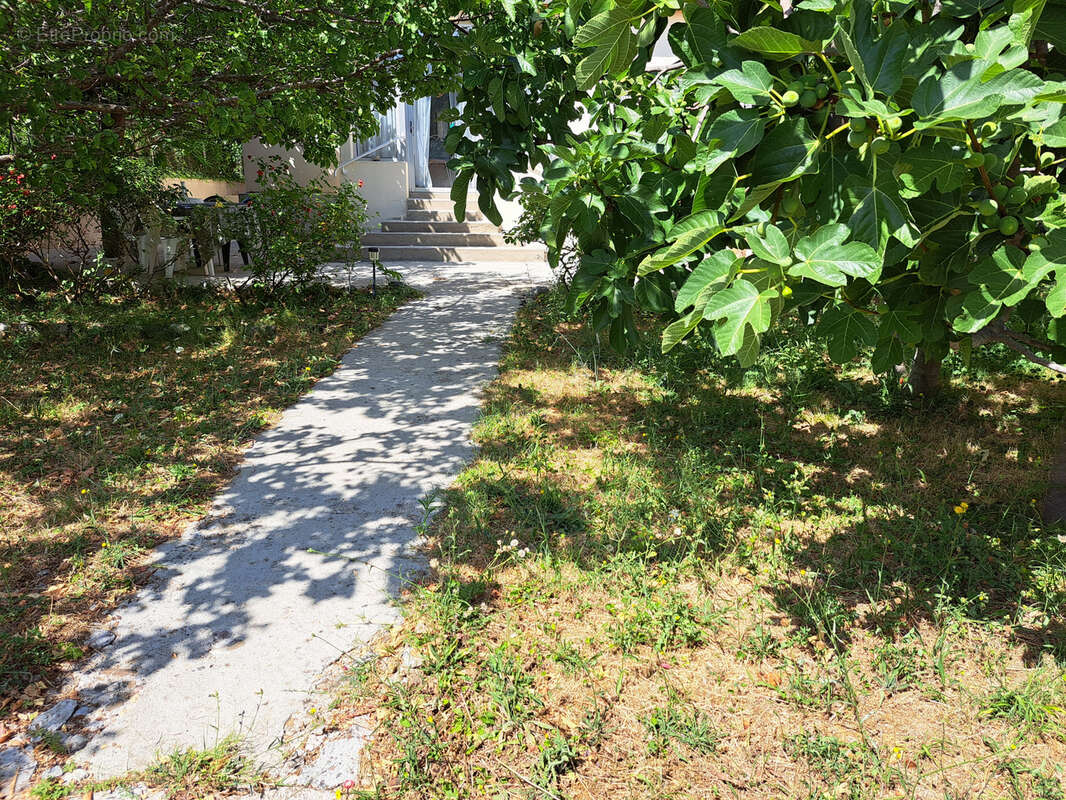 Maison très lumineuse sur un terrain clos de 304m2 avec un garage. - photo 27
