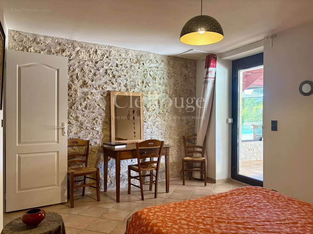 Proche de Saint-Livrade-sur-Lot – Élégante propriété de caractère de 5 chambres avec piscine chauffée et superbe parc arboré - photo 18