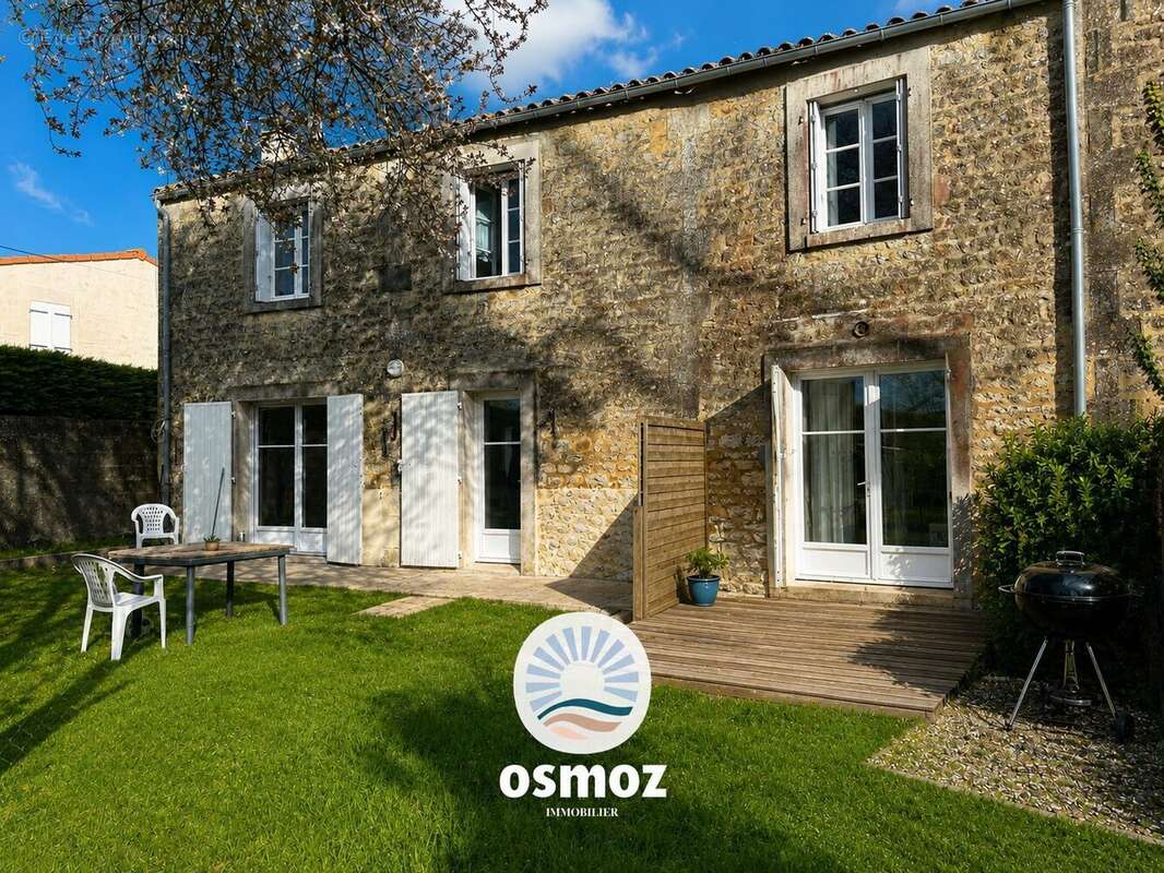 Maison à MONTENDRE