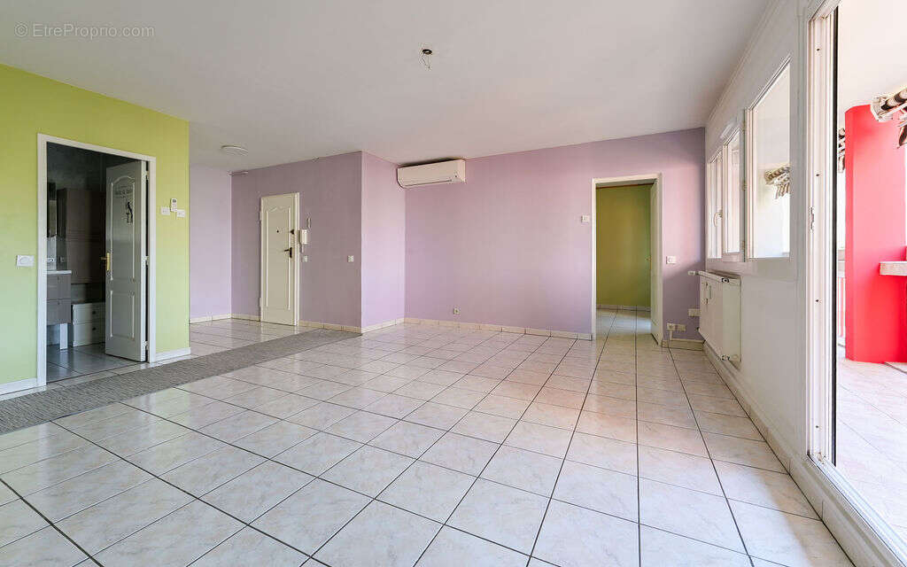 Appartement Pierre Benite 4 pièce(s) 86.76 m2 - photo 2
