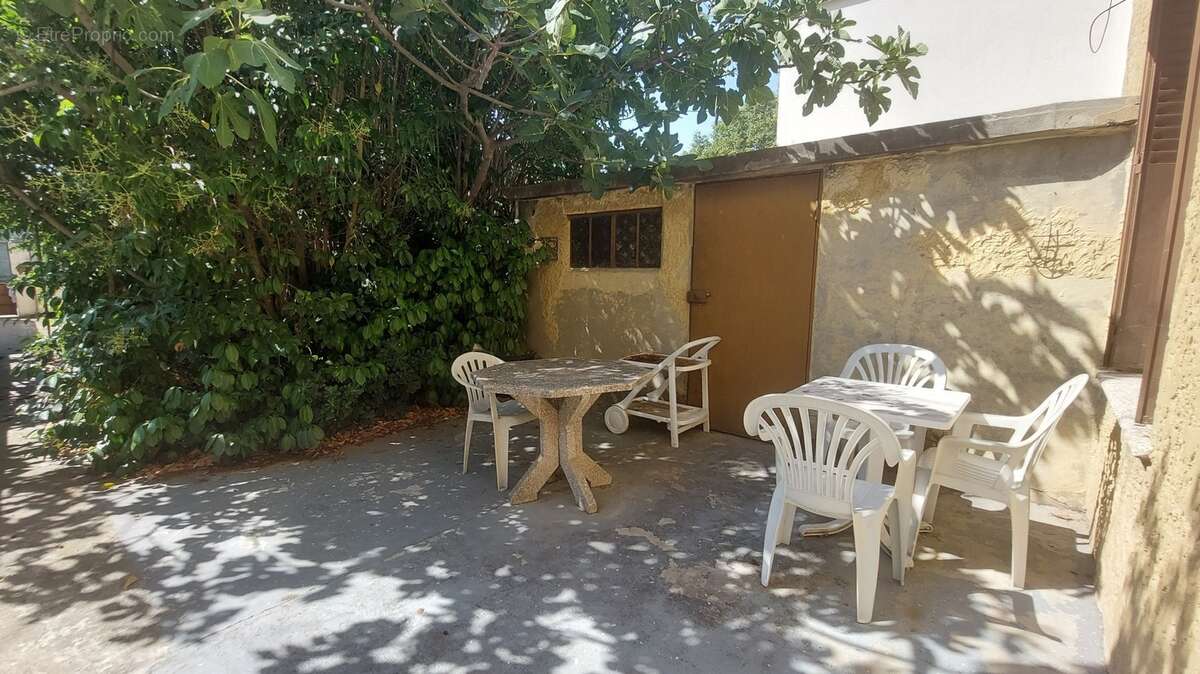 AVIGNON – Quartier Croix Rouge – Maison 5 pièces avec garage et jardin arboré - photo 5