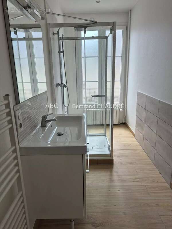 T3 ancien secteur voltaire - photo 3