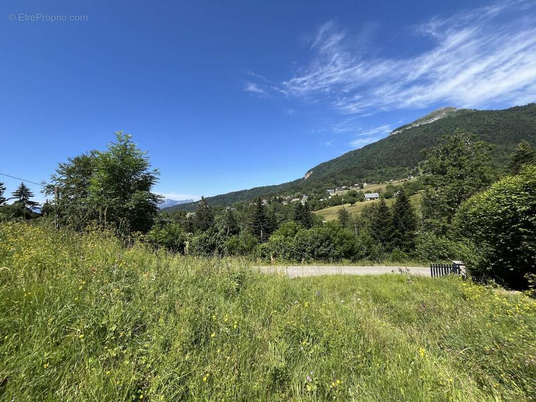 Terrain 600 m² à Sarcenas  - photo 9