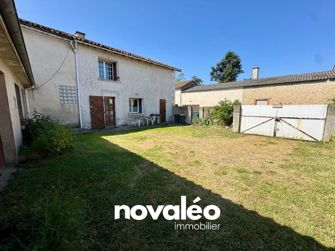 Maison à NIEUIL-L&#039;ESPOIR