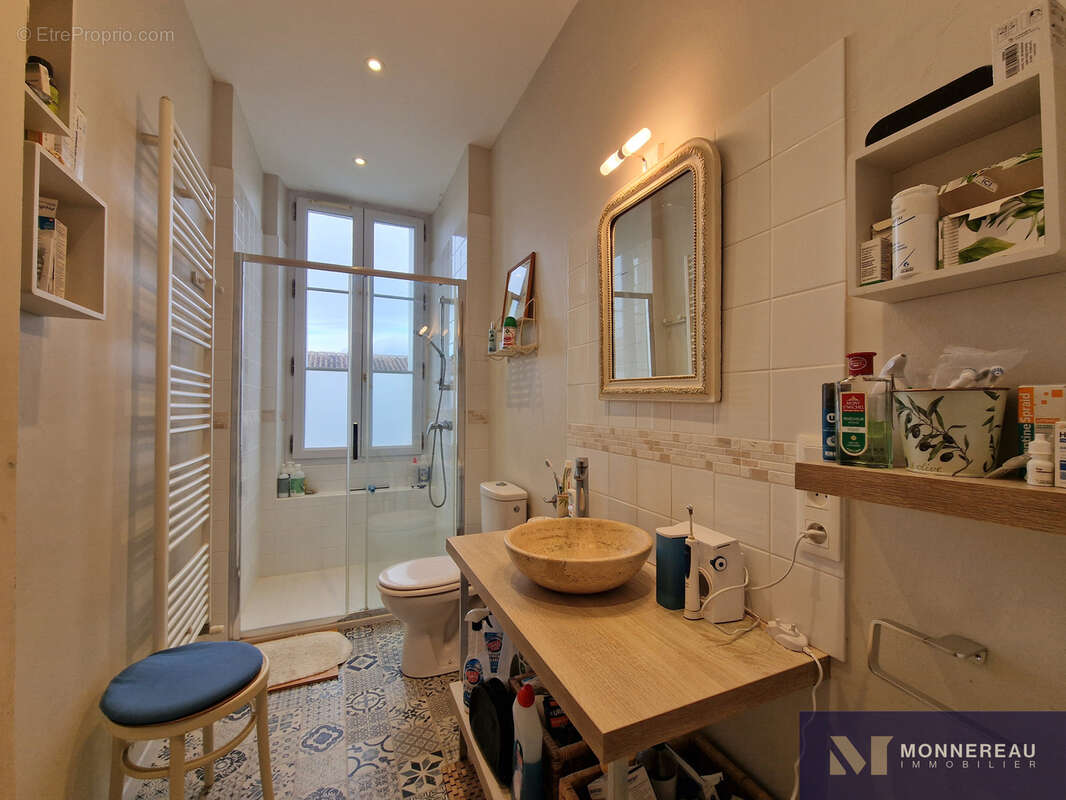 Maison à MONTMOREAU-SAINT-CYBARD