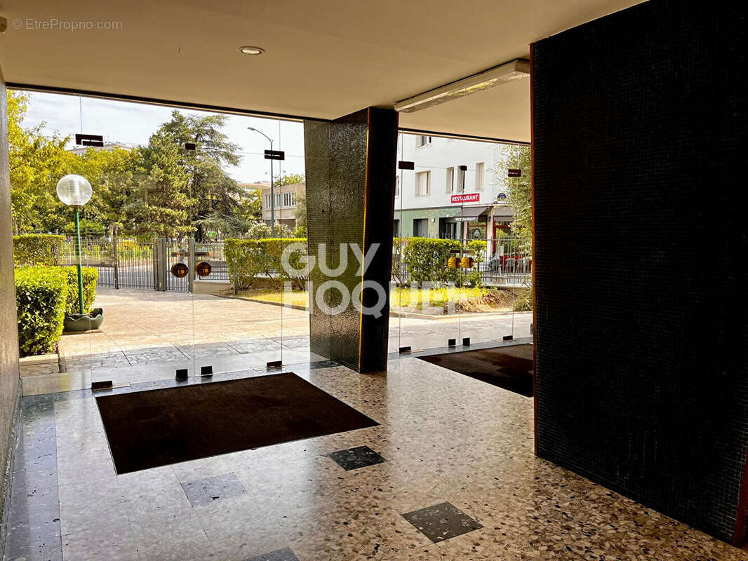 Vanves - quartier du plateau - appartement 2 pièces de 52,56 m² avec balcon - étage élevé -résidence avec gardien - photo 17