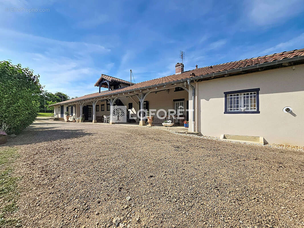 Maison à POLLIAT