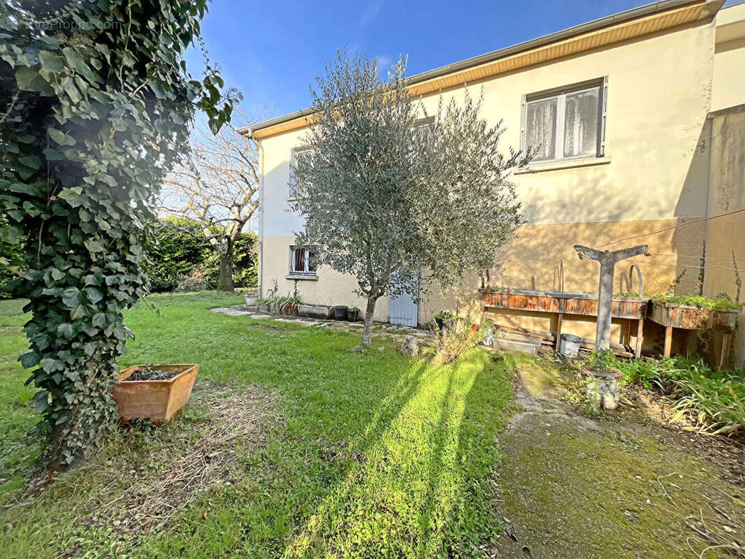 PORTET SUR GARONNE - Village - Maison de 90,8 m2  avec jardin de 476m2 , double garage et atelier - photo 13