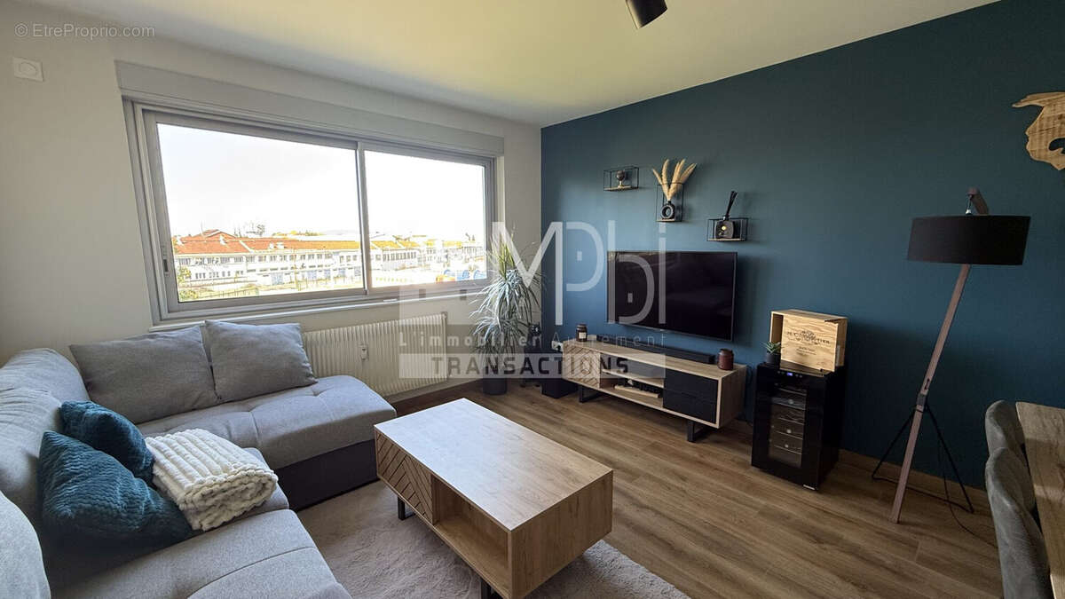 Appartement à PERONNAS