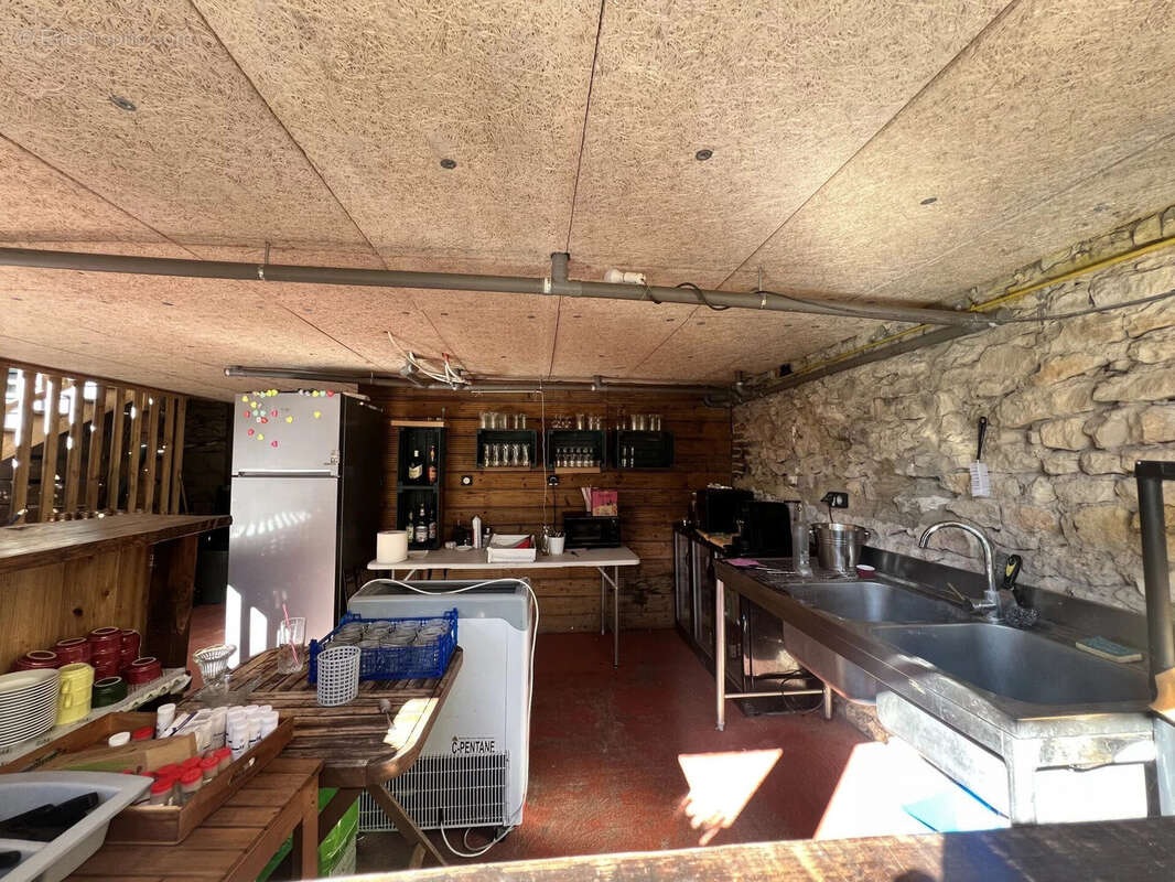 Commerce à LE BUGUE