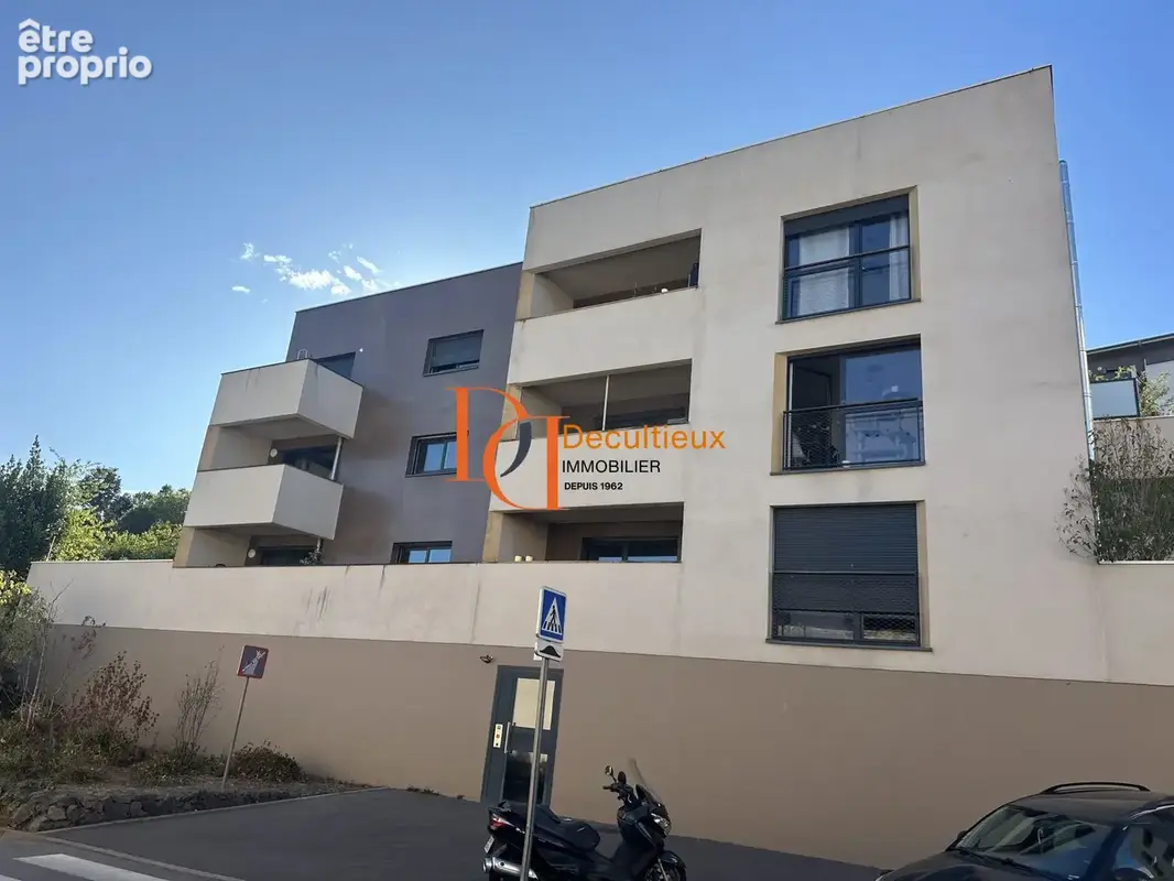 Appartement à L'ARBRESLE