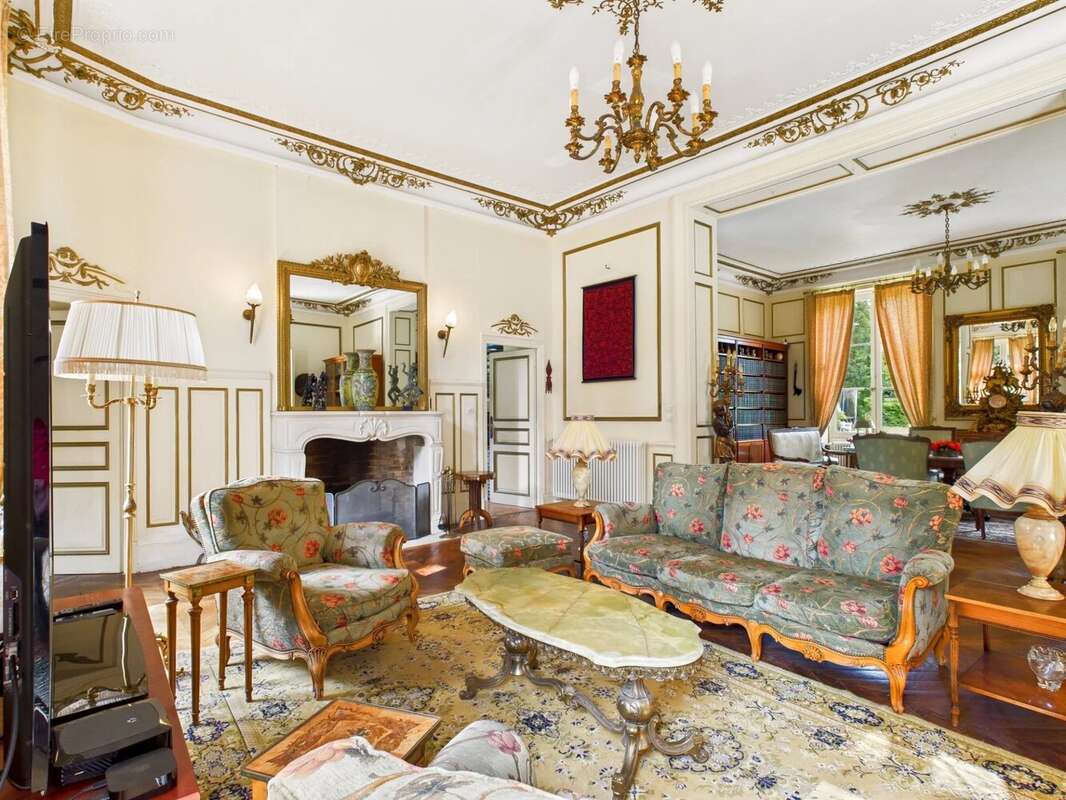 Maison à TOURNON-SAINT-PIERRE