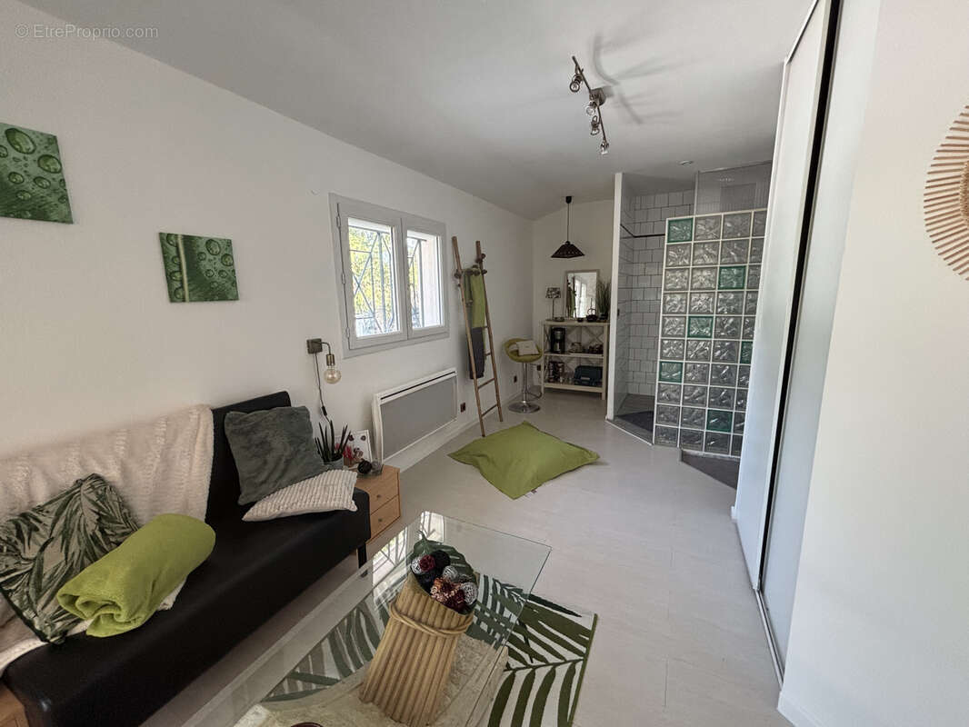 Idéalement située maison de 145m2 avec piscine - photo 17