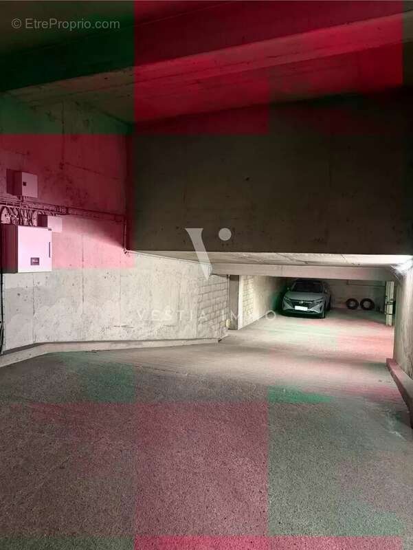 Parking à PARIS-17E