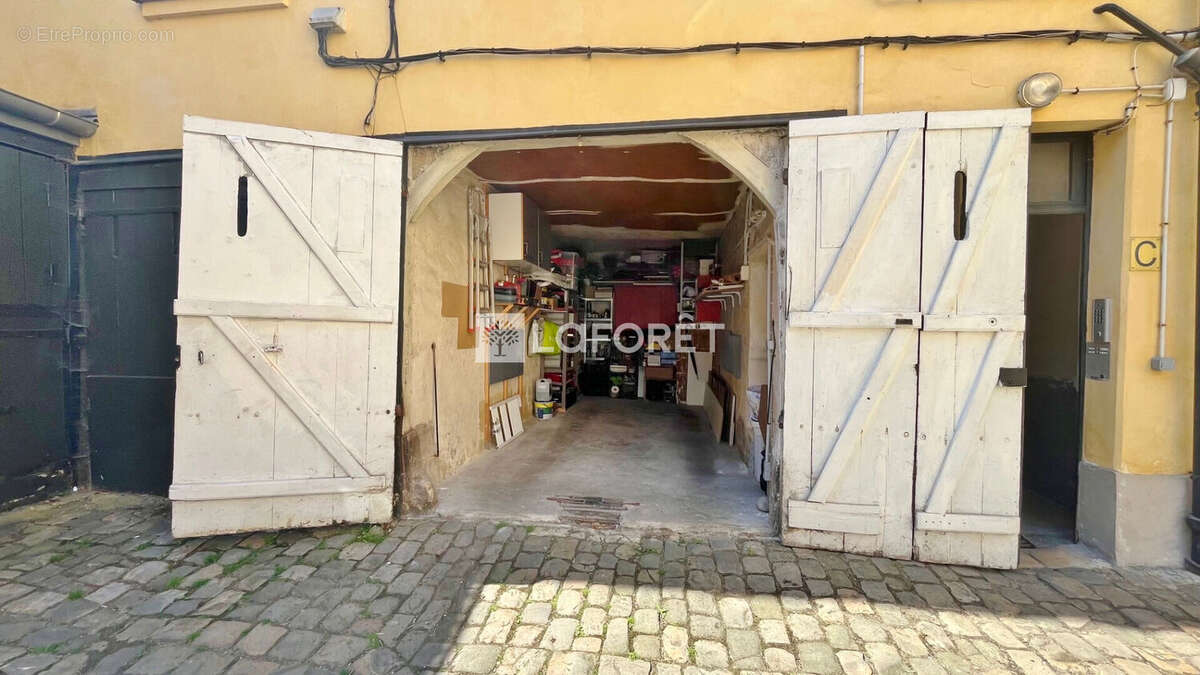Box Versailles 16.50 m2 - photo 3