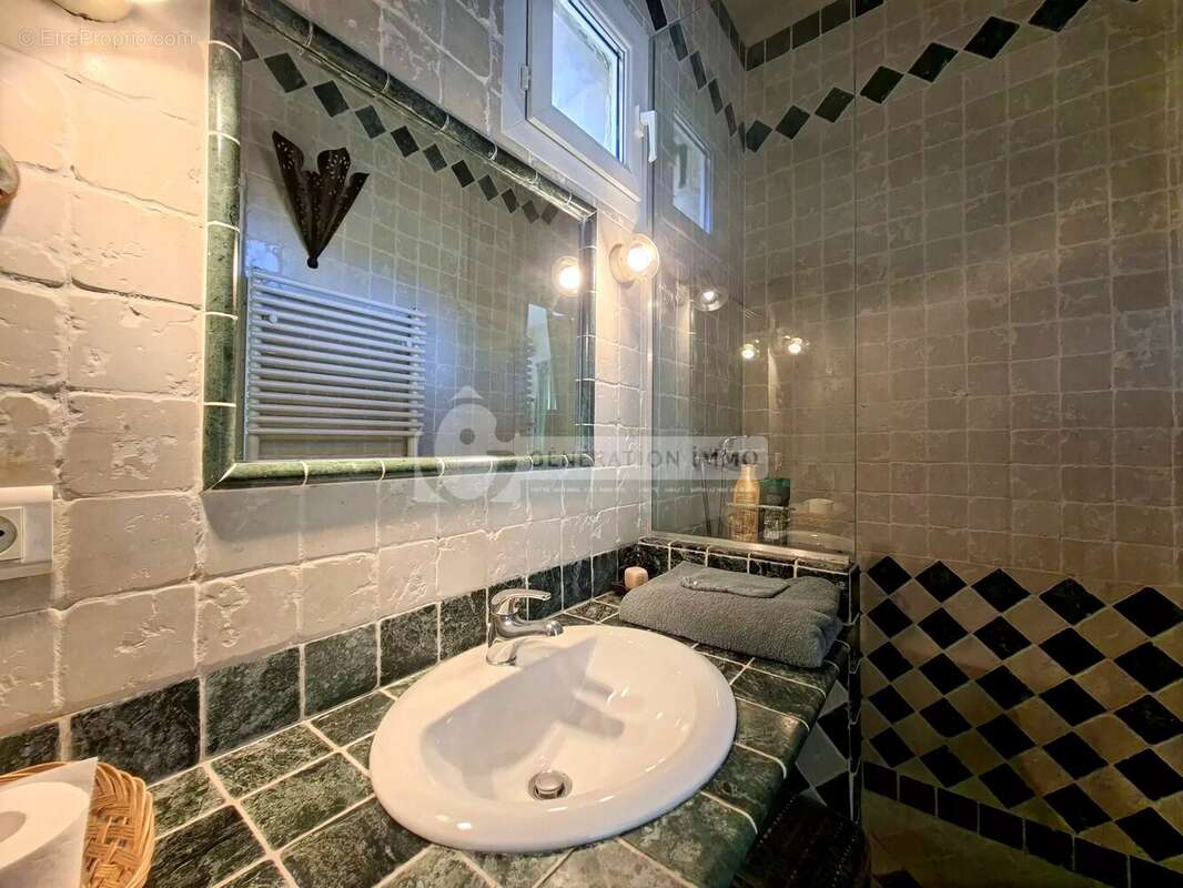 Maison à FONTVIEILLE