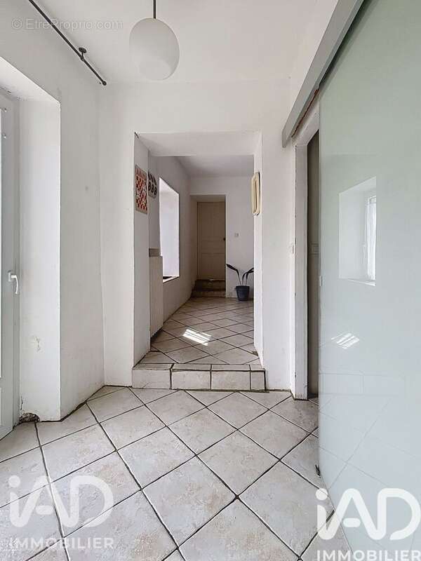 Maison 210 m² à Saint-Jean-De-La-Motte  - photo 5