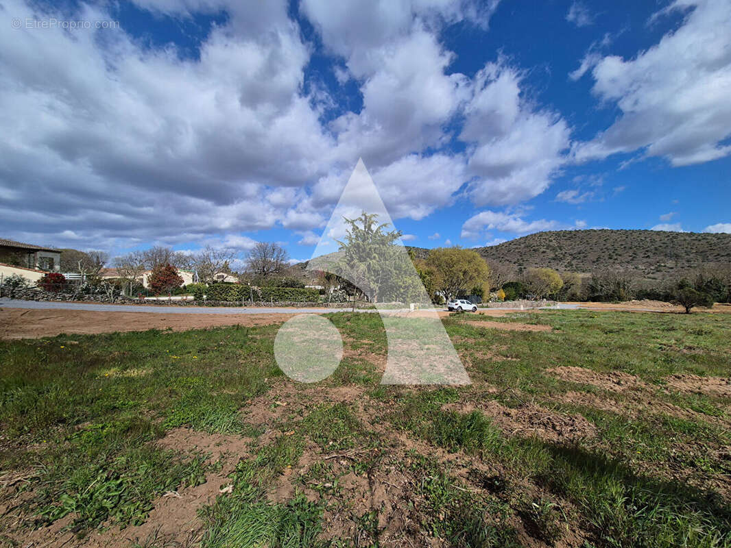 Terrain à LACHAPELLE-SOUS-AUBENAS