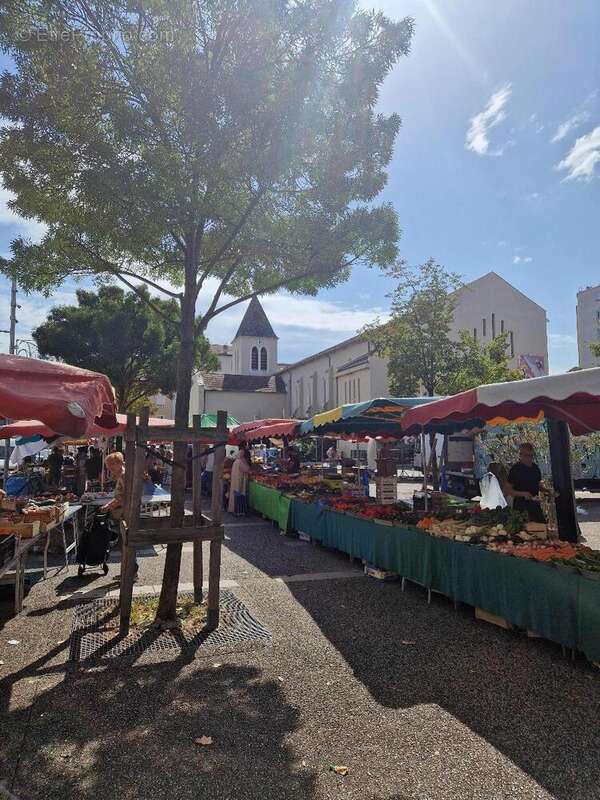   - Appartement à VILLEURBANNE