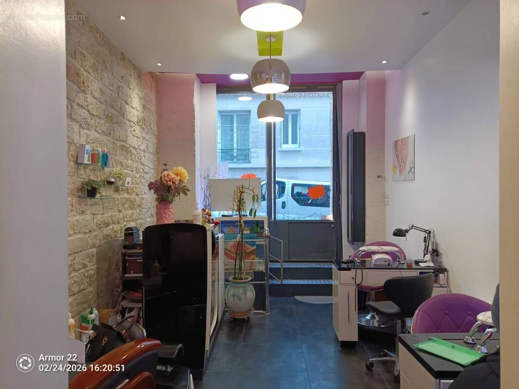 Commerce à PARIS-9E