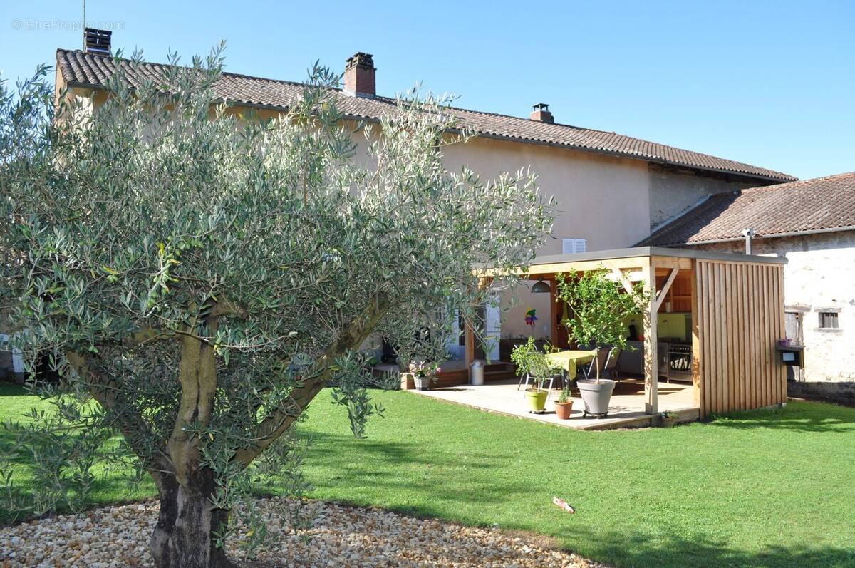 Maison à SAINT-LAURENT-SUR-GORRE