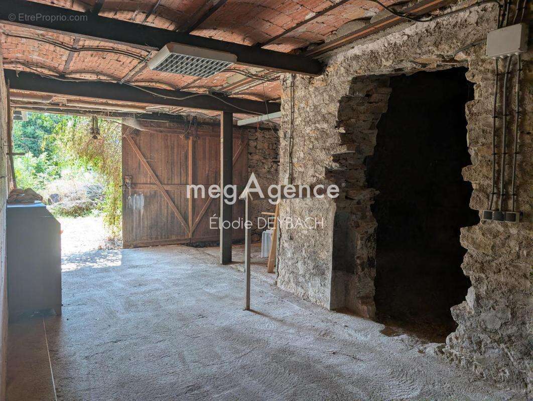 Maison avec extérieur et stationnement clos - photo 8