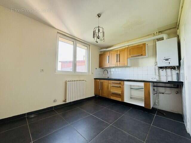 Appartement T3 dernier etage, vue . Garage - photo 3