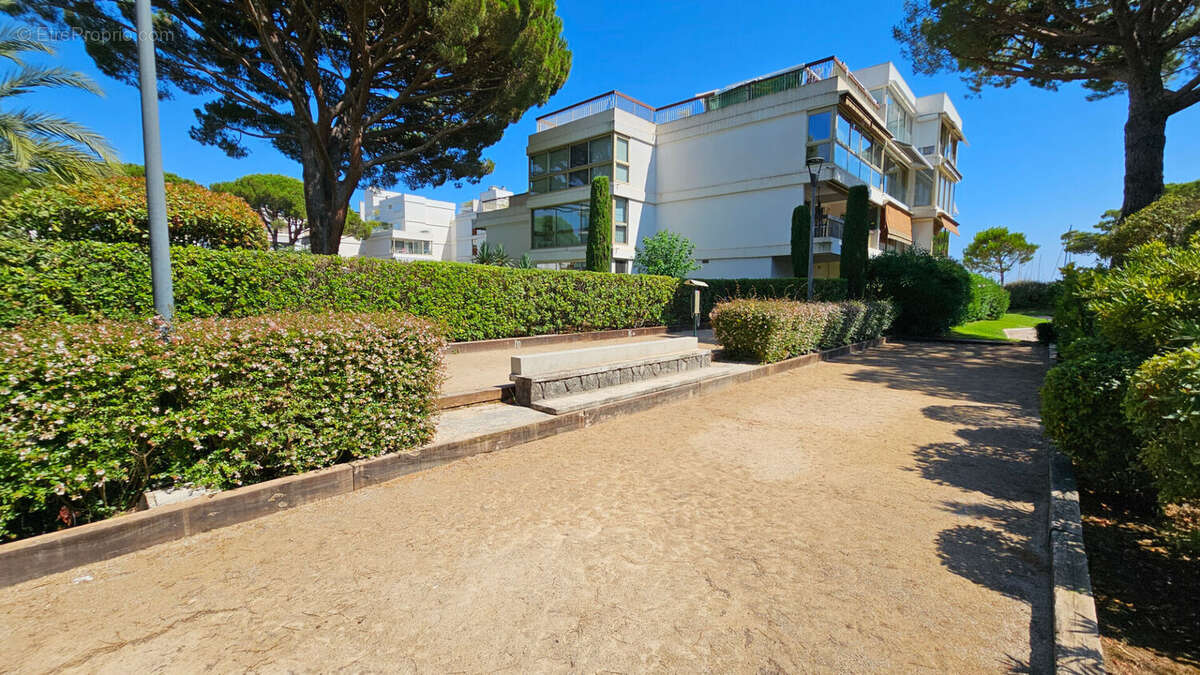 Appartement à MANDELIEU-LA-NAPOULE