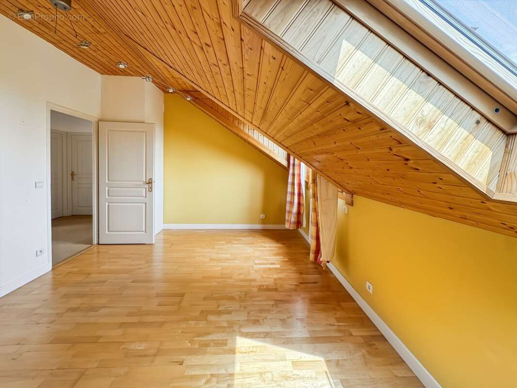 Élégante propriété familiale de 192 m² avec 6 chambres au cœur de Tutégny - photo 12