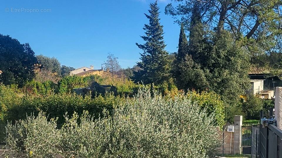 Terrain à FLASSANS-SUR-ISSOLE