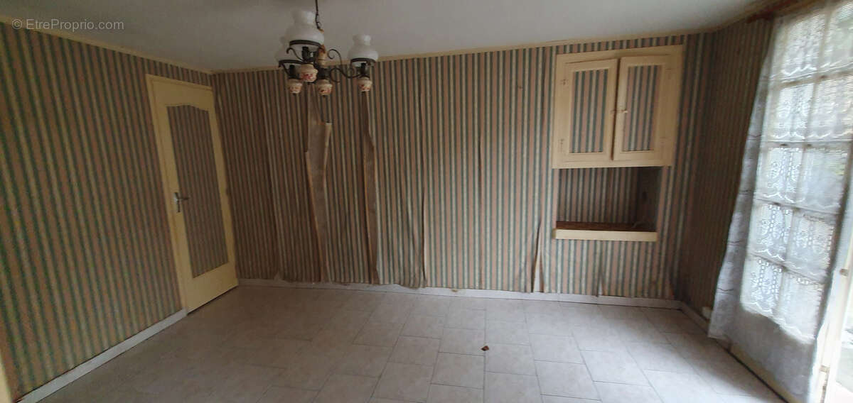 Maison à SAINT-MEME-LES-CARRIERES