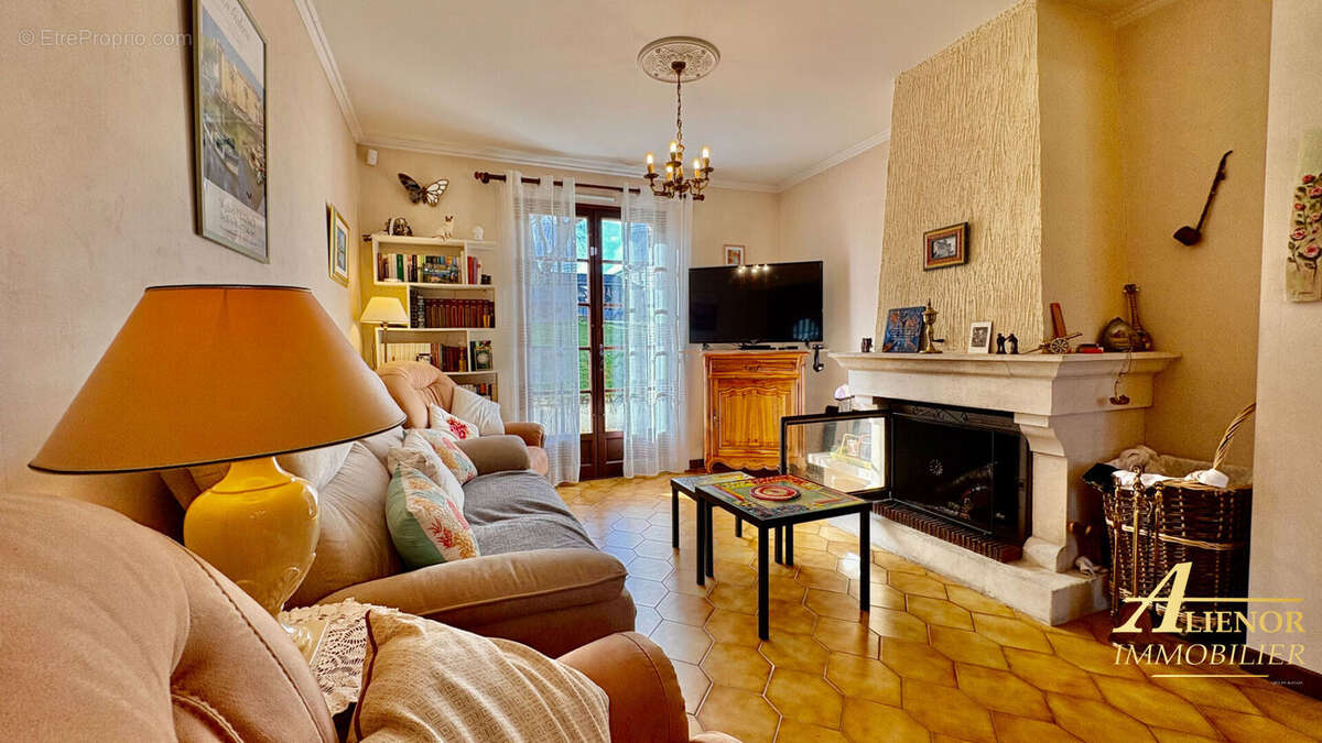 Maison à COULOUNIEIX-CHAMIERS