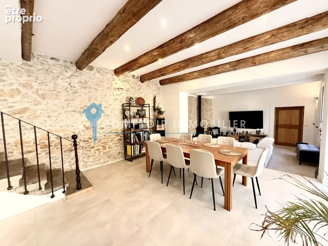 En exclusivité  Pépite et rare A vendre Vergèze, maison vigneronne entièrement rénové 190 m2 environ sur 300 m - photo 10