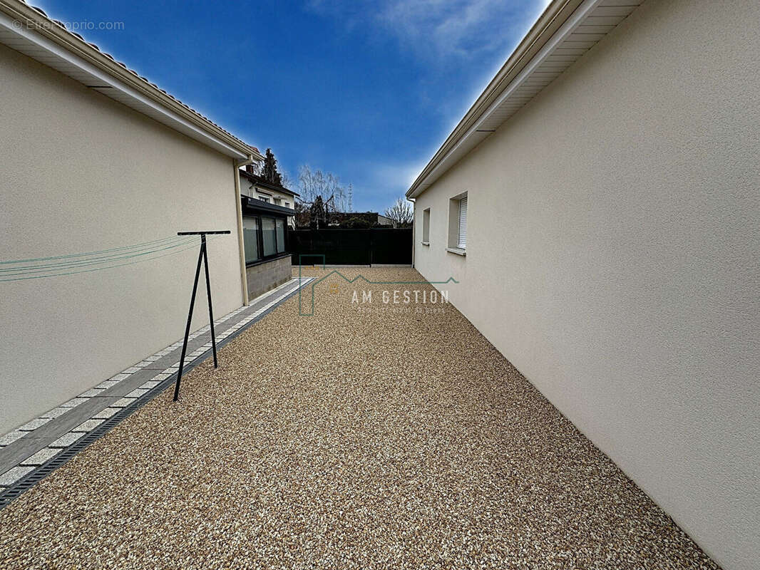 Maison à SAINT-JUNIEN