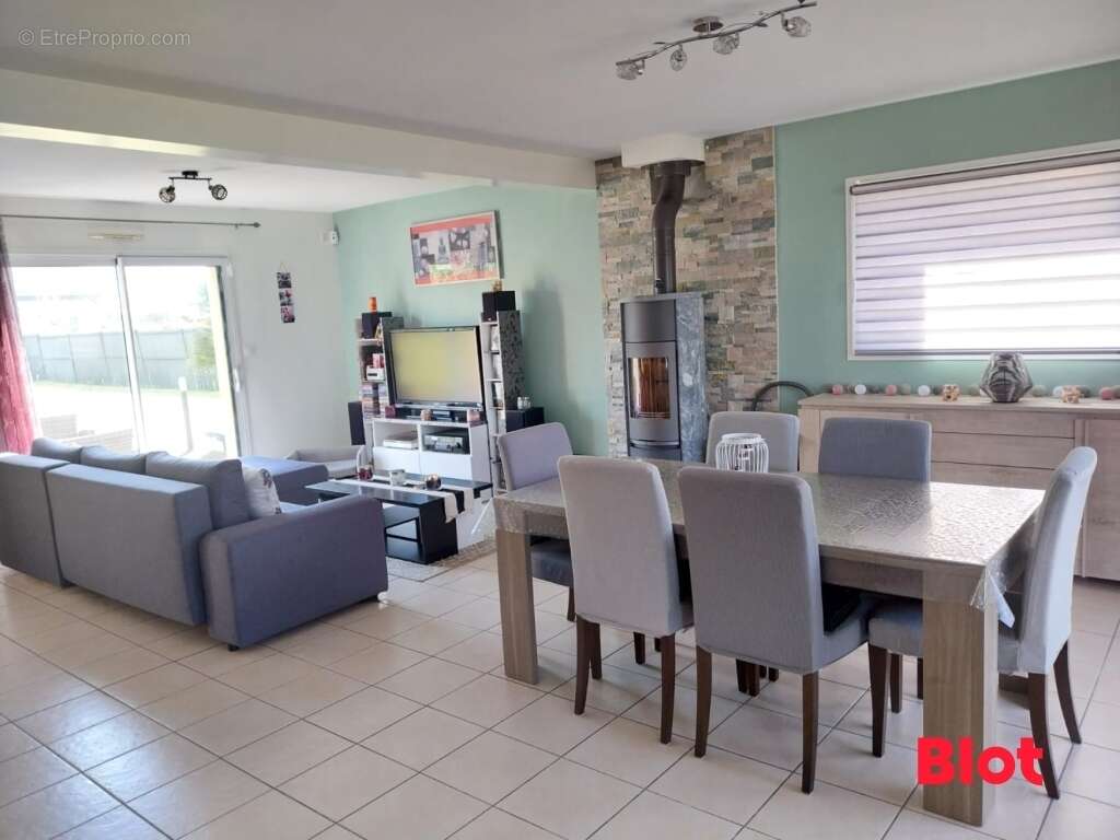 Maison à VAL-D'IZE