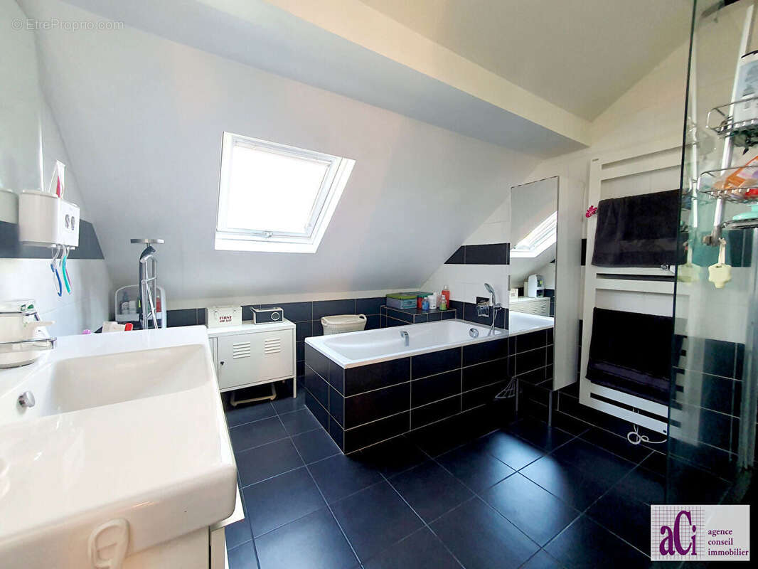 Maison à L'HAY-LES-ROSES