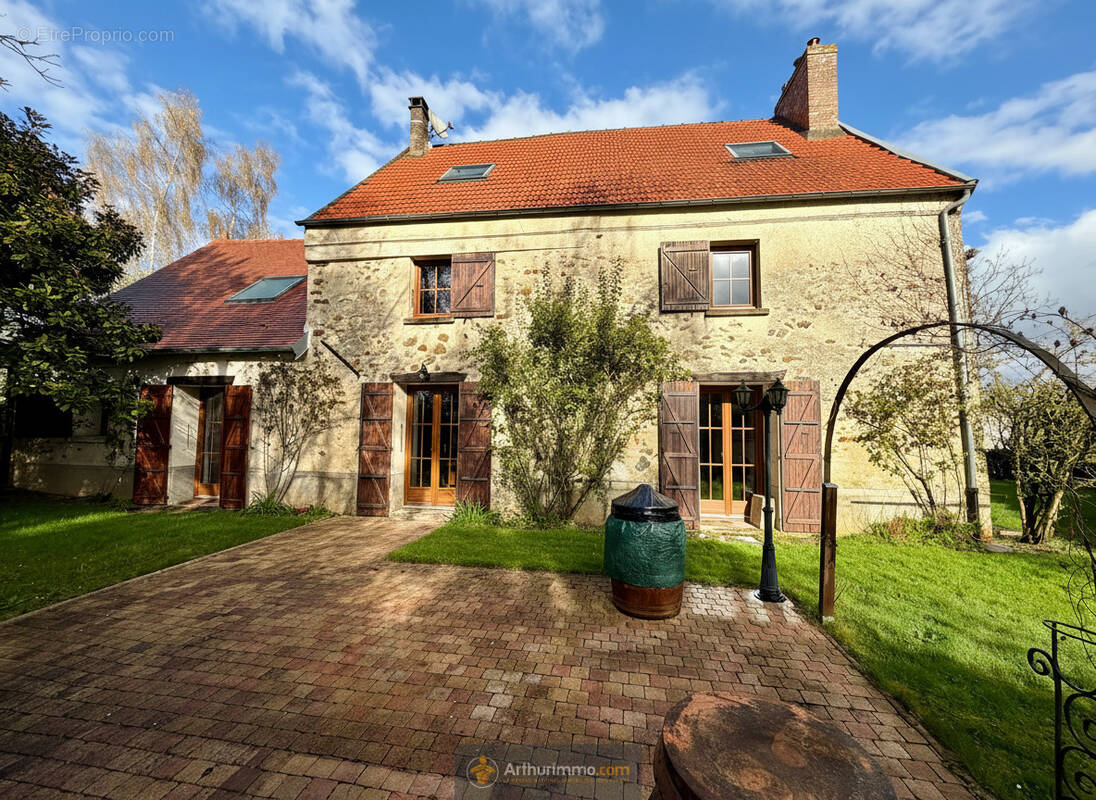 Maison à CRECY-LA-CHAPELLE