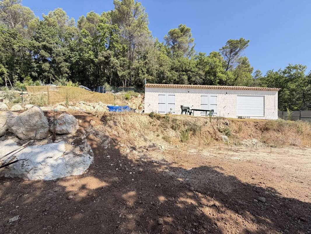 Figanières – maison récente de plain-pied – 109 m² – 3 chambres – dpe a – terrain 1 062 m² - photo 5