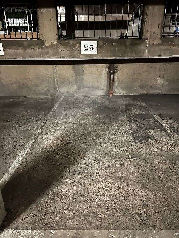 Parking à PARIS-10E