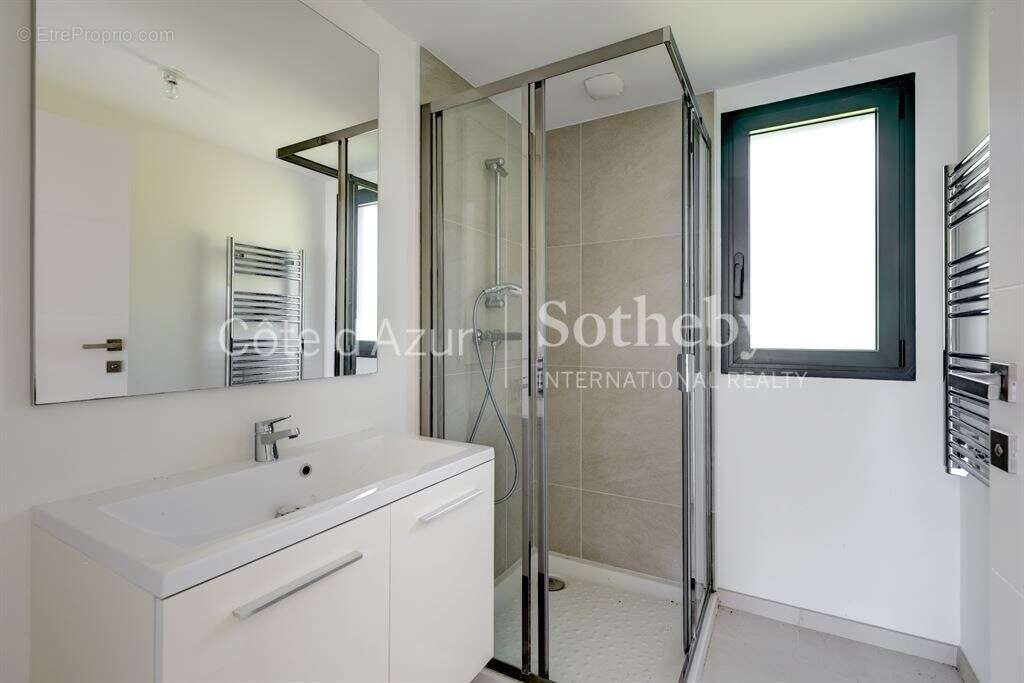 Appartement à VALLAURIS