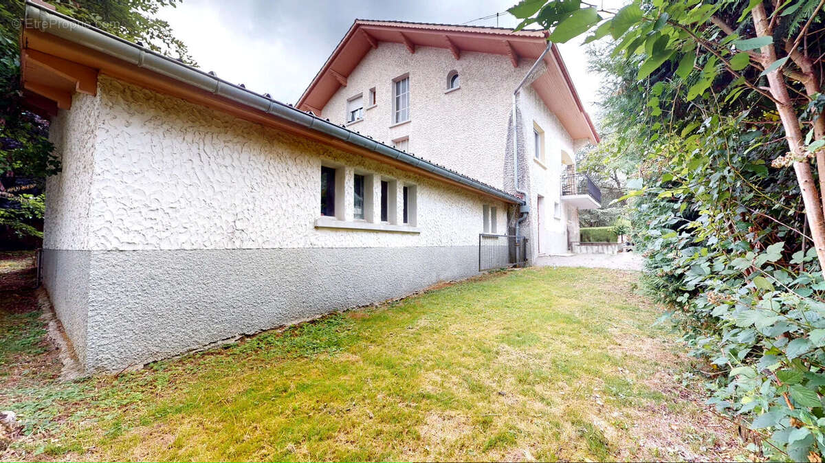 Damprichard, immeuble 5 logements + garages - photo 8