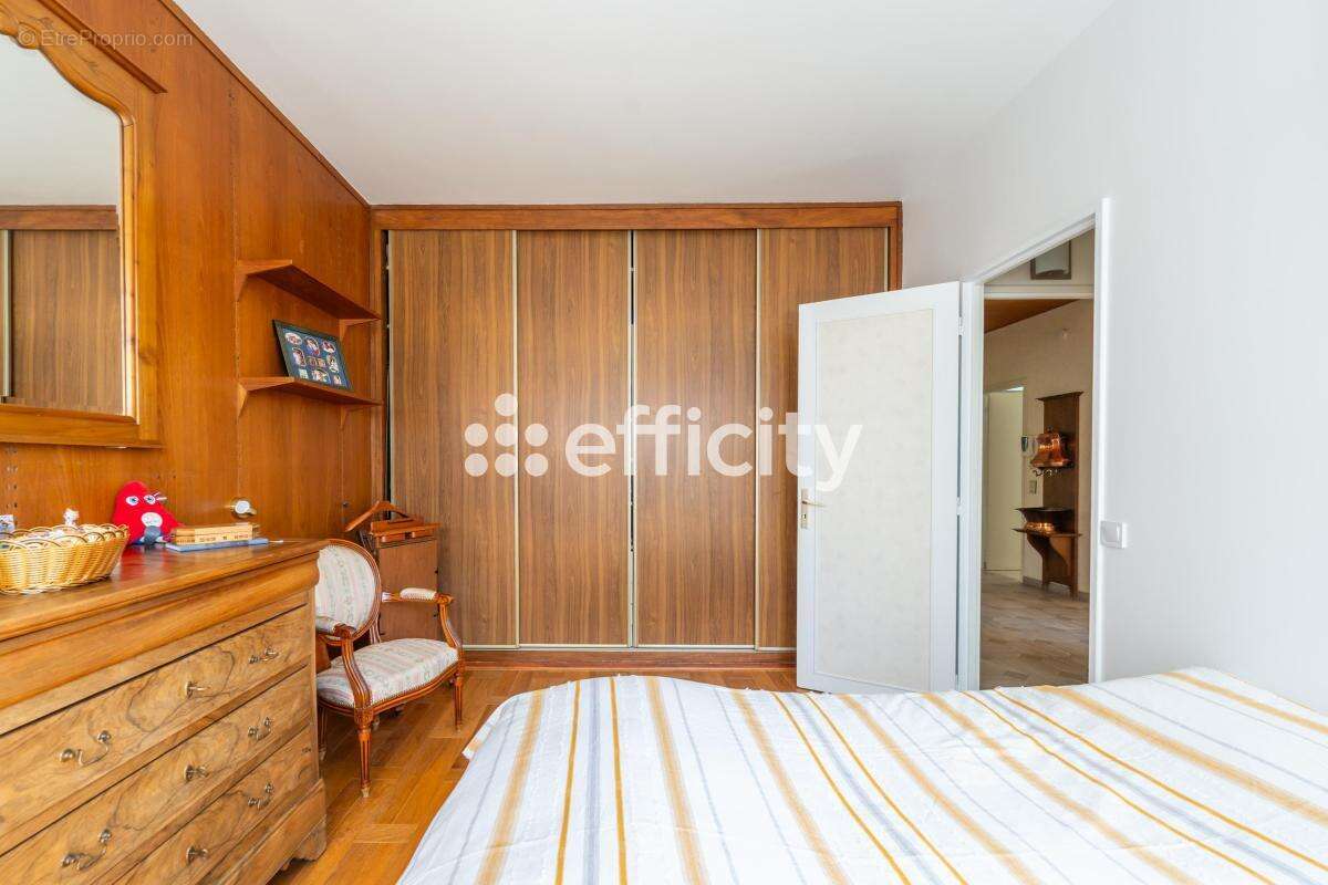 Maison 140 m² à Creteil  - photo 17