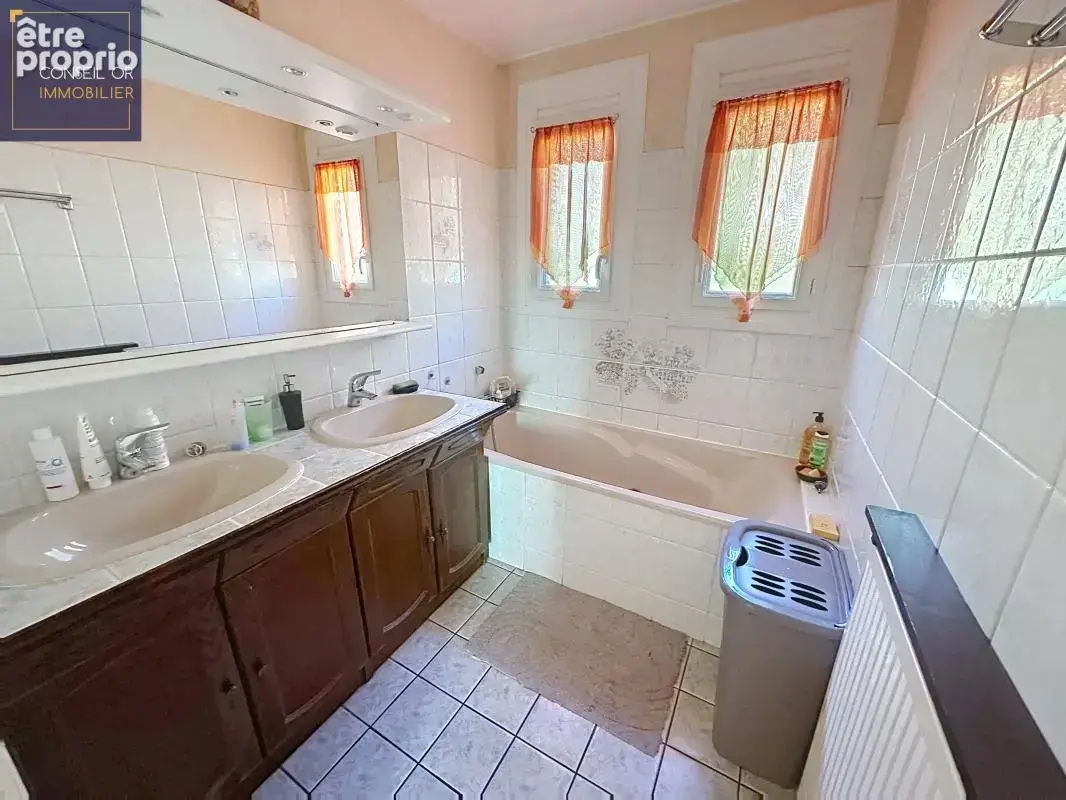Maison, 7 pièces, 3ch, Pierre Bénite, jardin, vue dégagée, garage - photo 14