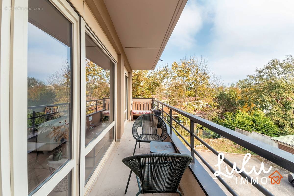 ECULLY-Appartement T3 69,14m² - terrasse, cave et stationnement - photo 4