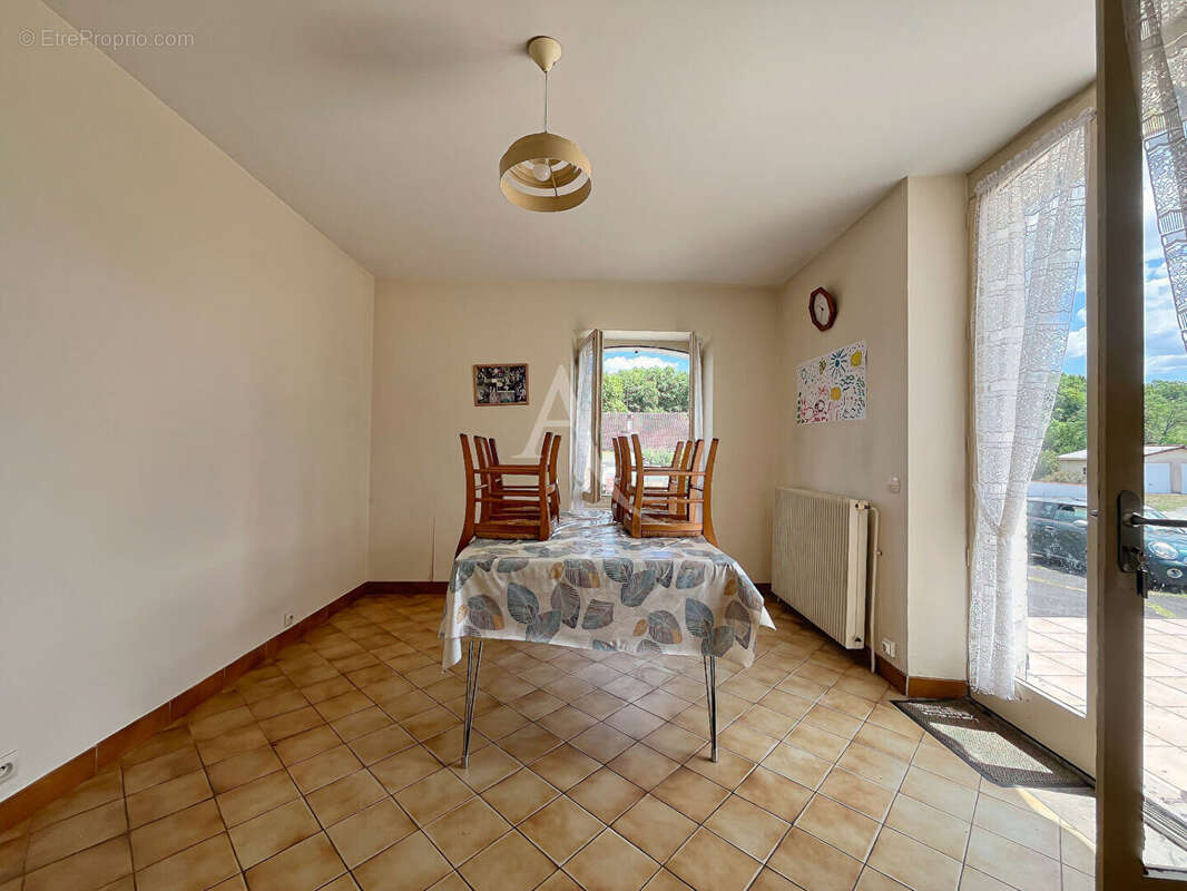 Maison Seyresse 6 pièce(s) 220 m2 - photo 3