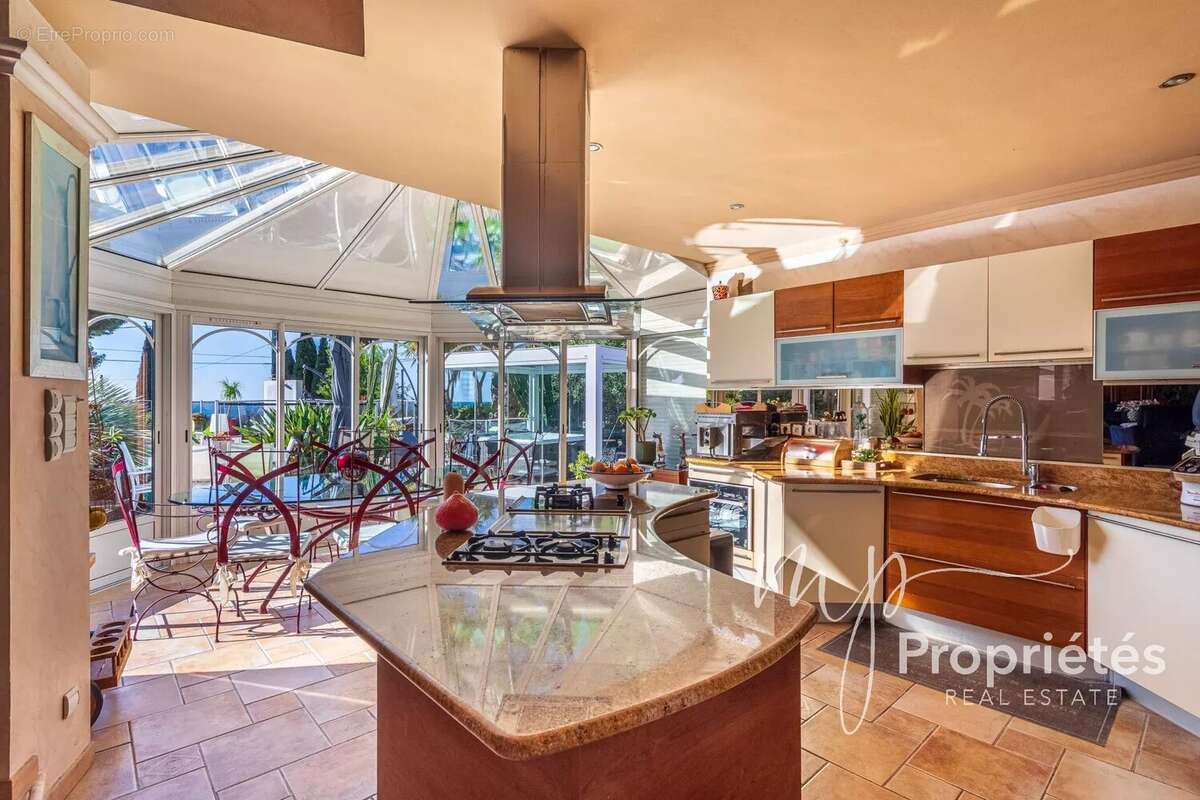 Maison à CARQUEIRANNE