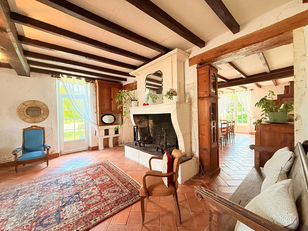 Maison à BARBEZIEUX-SAINT-HILAIRE